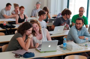 Designerstudenten beim Spielen